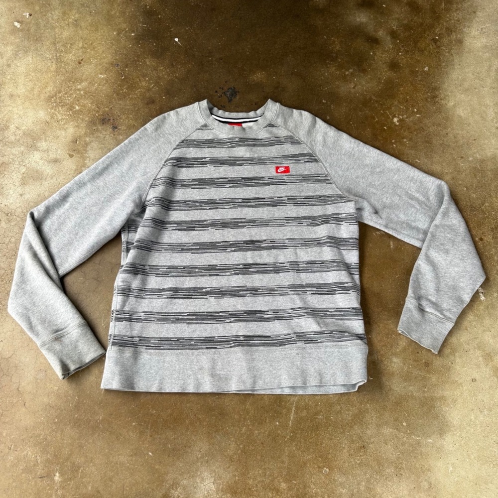Nike Sweatshirt Mens XL Gray Raglan Glitch Striped Crewneck Pullover Lightweight